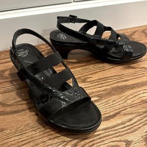 Abeo GWYNN Slingback Sandal, Black Patent Leather & Elastic straps, Neutral foot